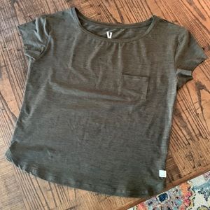 Vuori Lux Performance Tee - size M